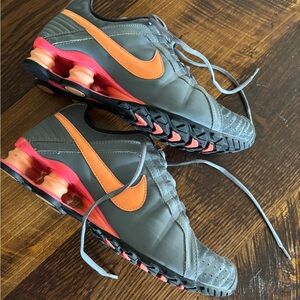 Nike Shox Junior Gray Athletic Shoes